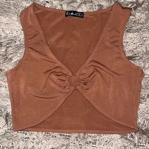 Woman’s plunged O-Ring crop top